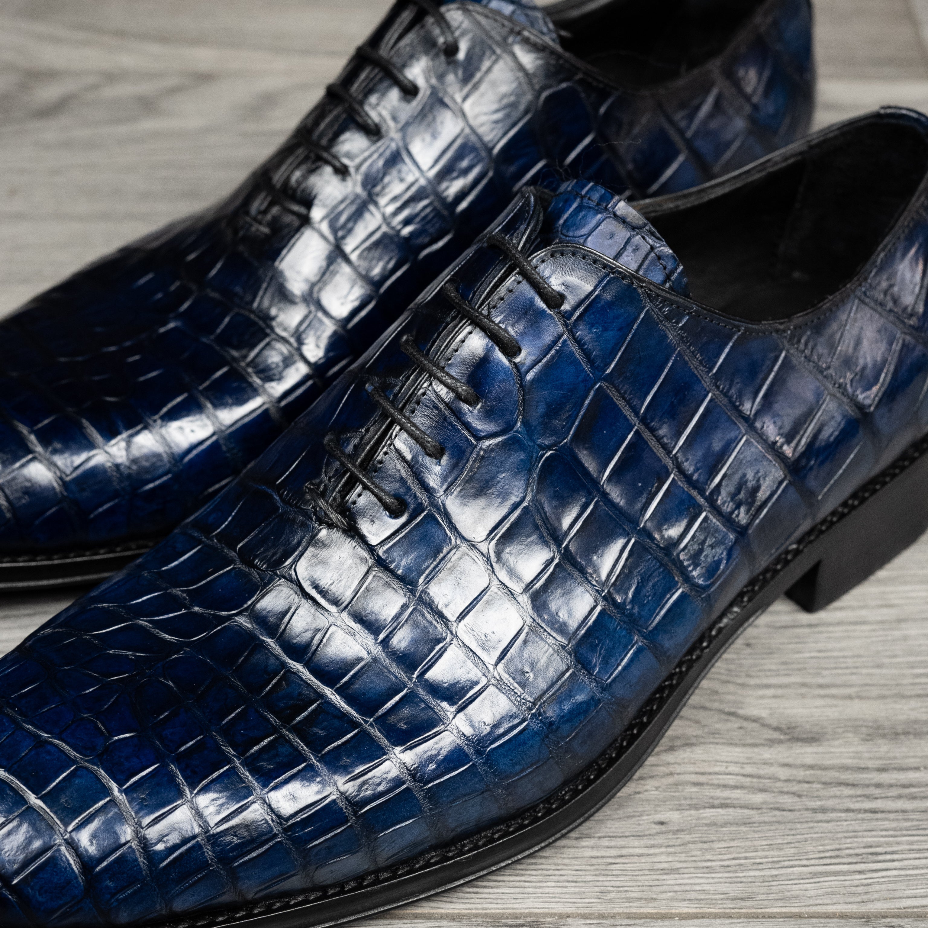 NAVY BLUE WHOLECUT CROCO HUGO